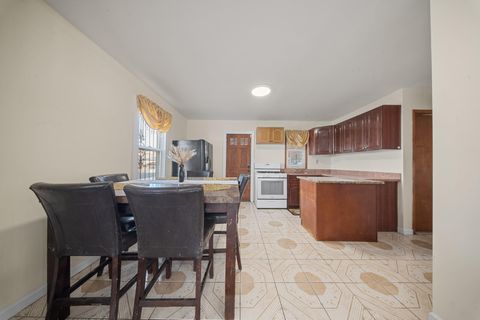 Single Family Residence in Springfield Gardens NY 13121 Mathewson Court 8.jpg