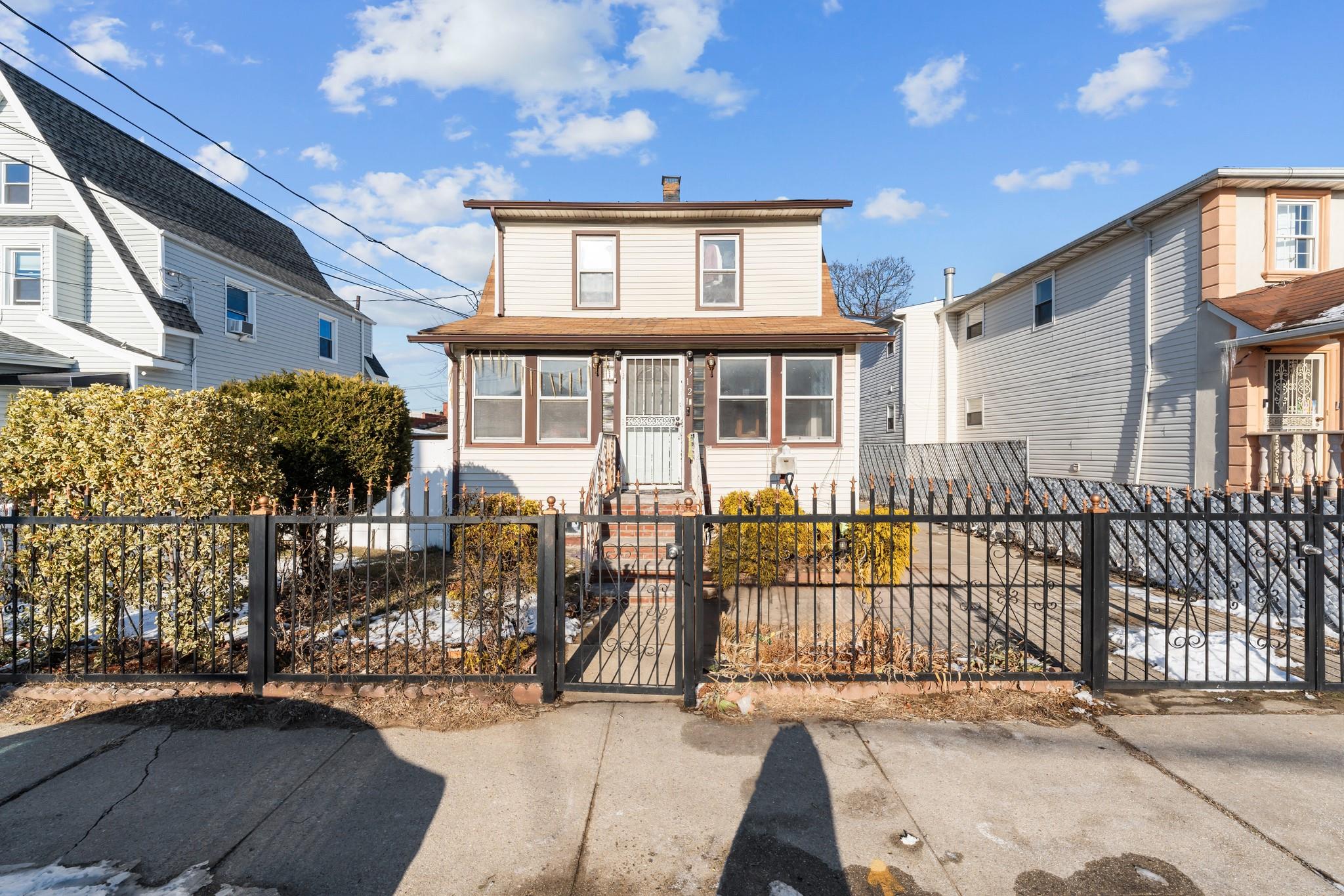 Single Family Residence in Springfield Gardens NY 13121 Mathewson Court 0.jpg