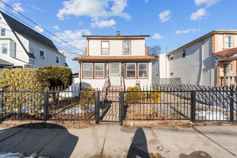Single Family Residence in Springfield Gardens NY 13121 Mathewson Court.jpg