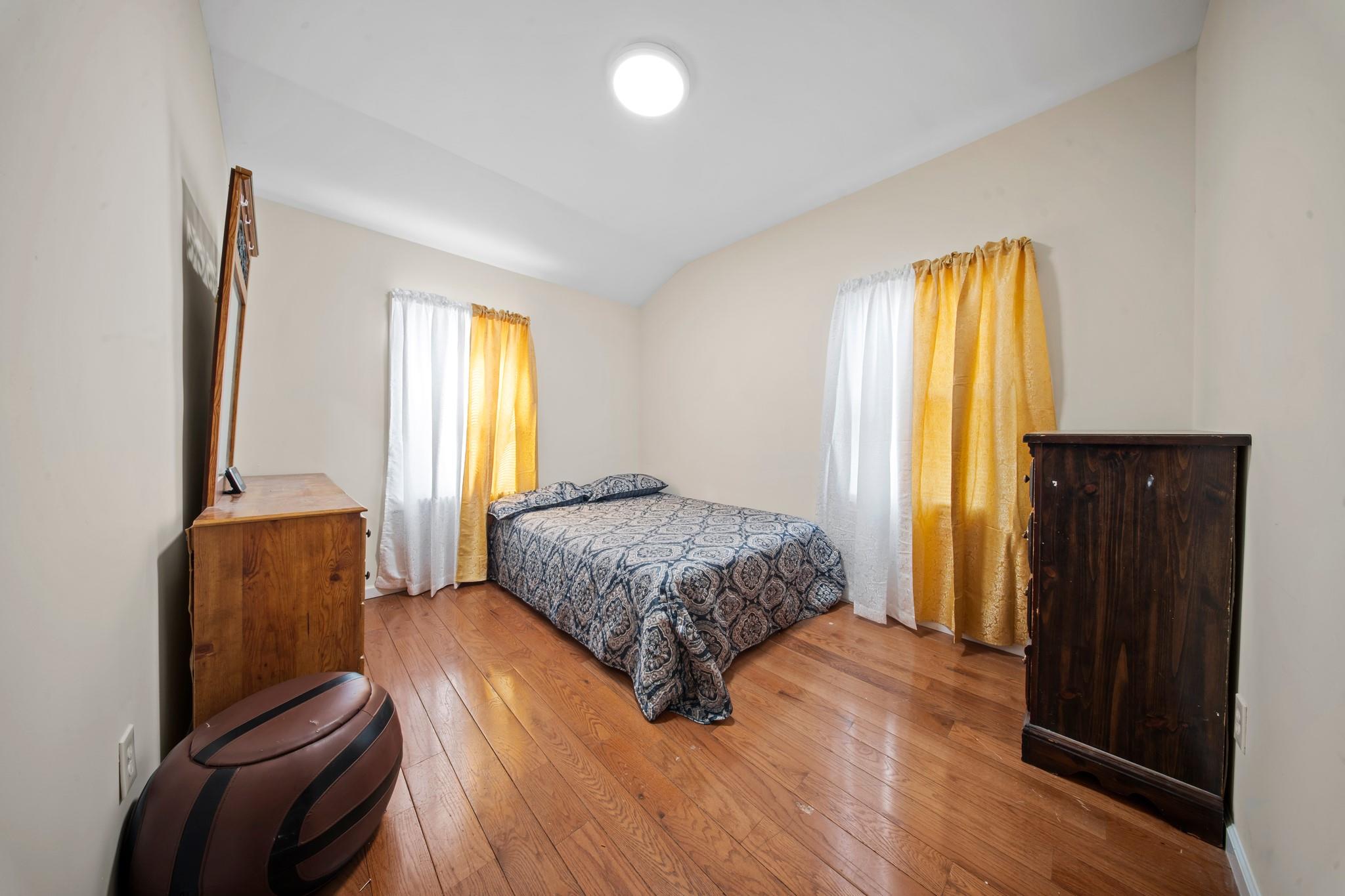 Single Family Residence in Springfield Gardens NY 13121 Mathewson Court 17.jpg