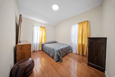 Single Family Residence in Springfield Gardens NY 13121 Mathewson Court 17.jpg