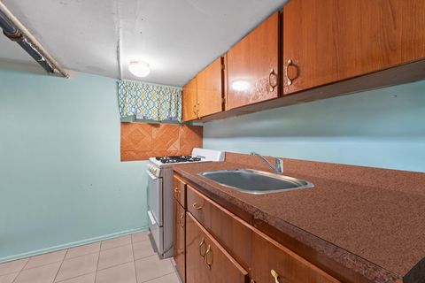 Single Family Residence in Springfield Gardens NY 13121 Mathewson Court 26.jpg