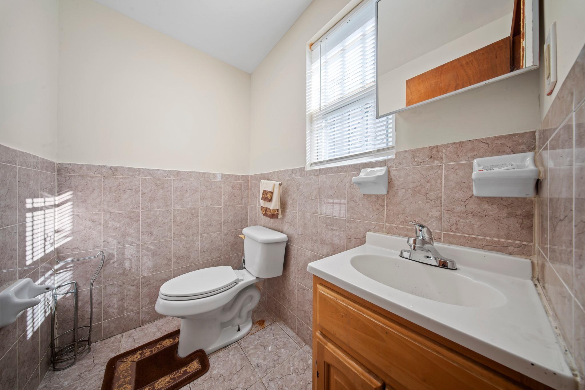 Single Family Residence in Springfield Gardens NY 13121 Mathewson Court 20.jpg