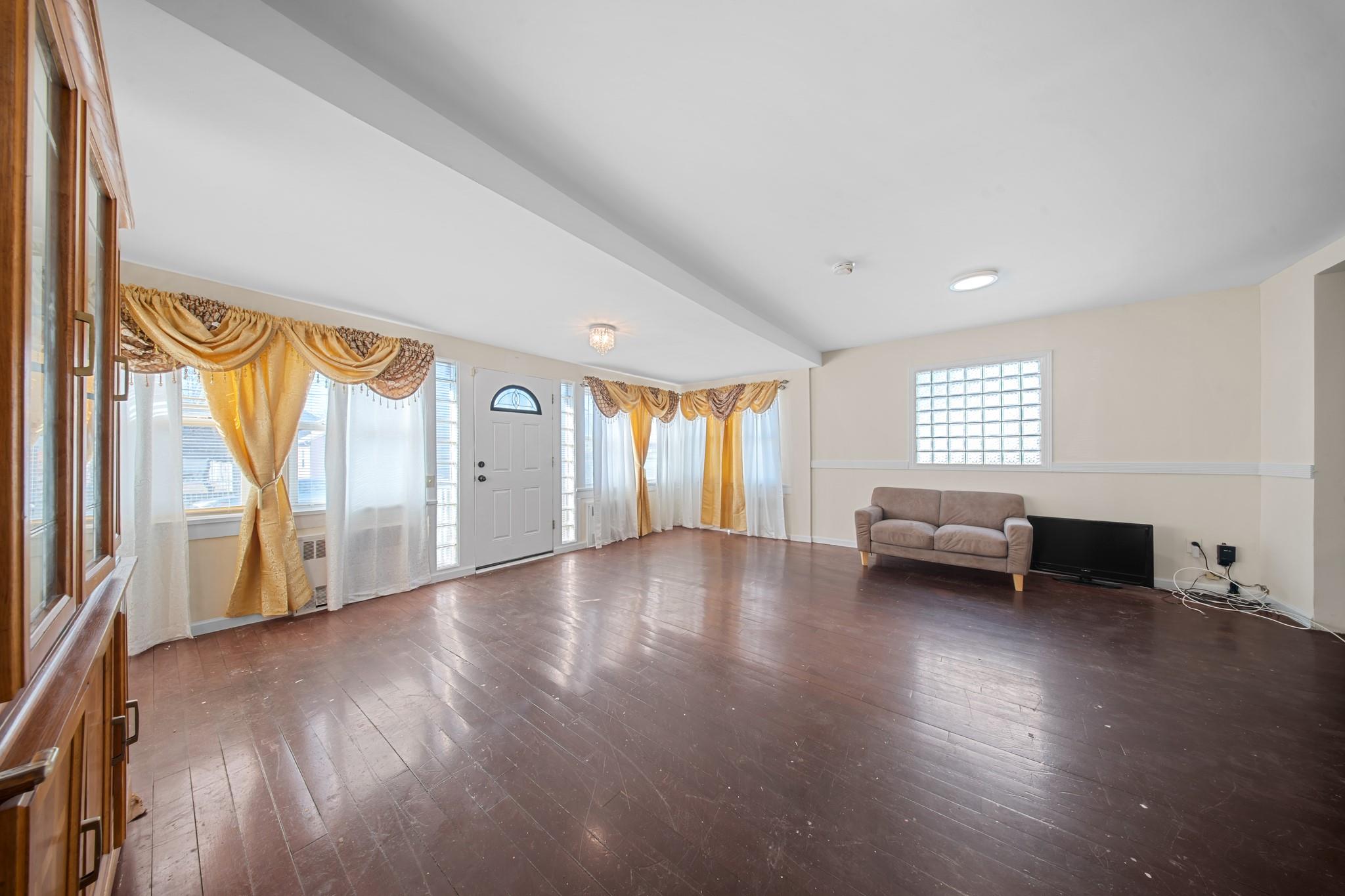 Single Family Residence in Springfield Gardens NY 13121 Mathewson Court 3.jpg