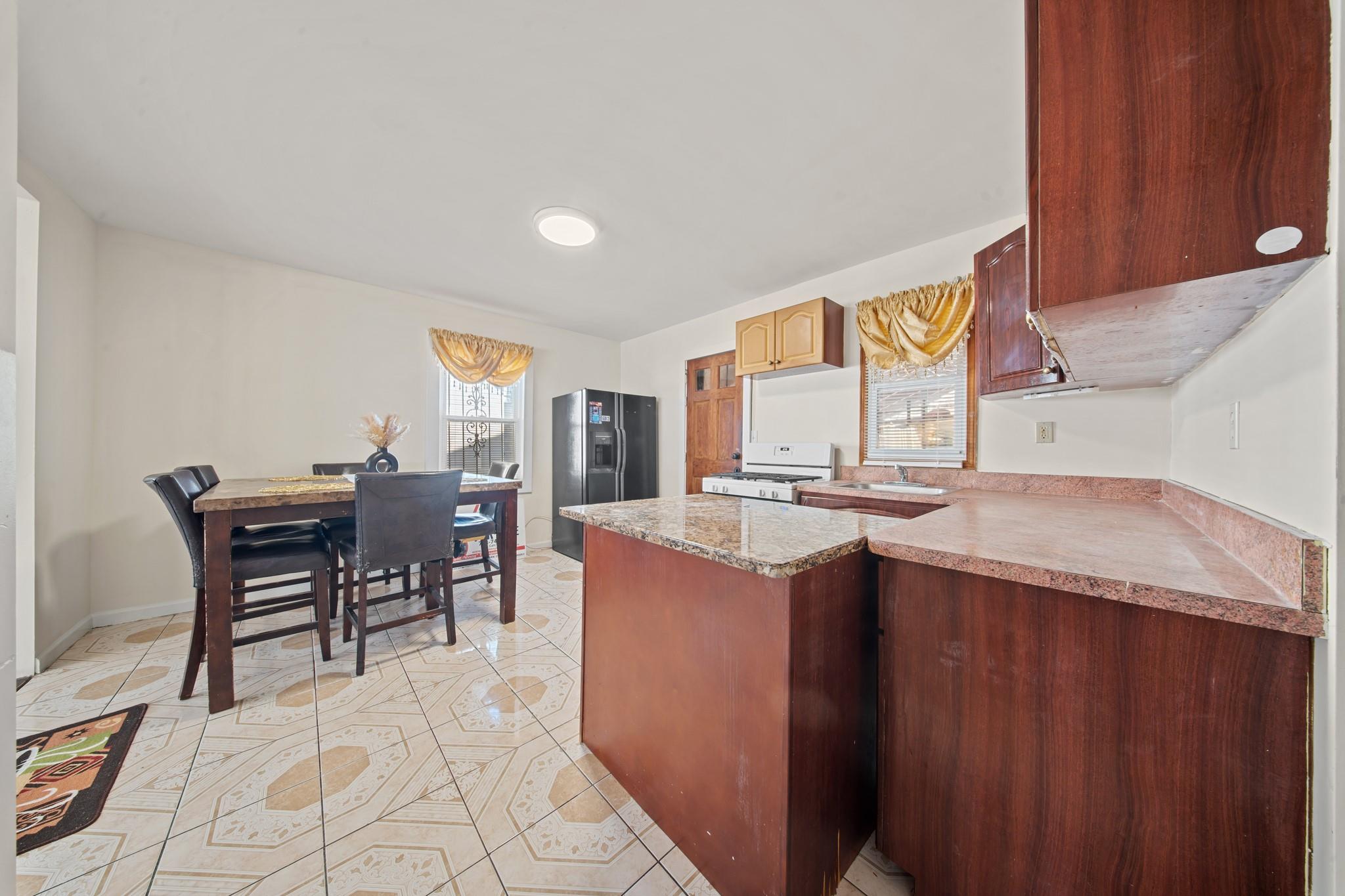 Single Family Residence in Springfield Gardens NY 13121 Mathewson Court 10.jpg