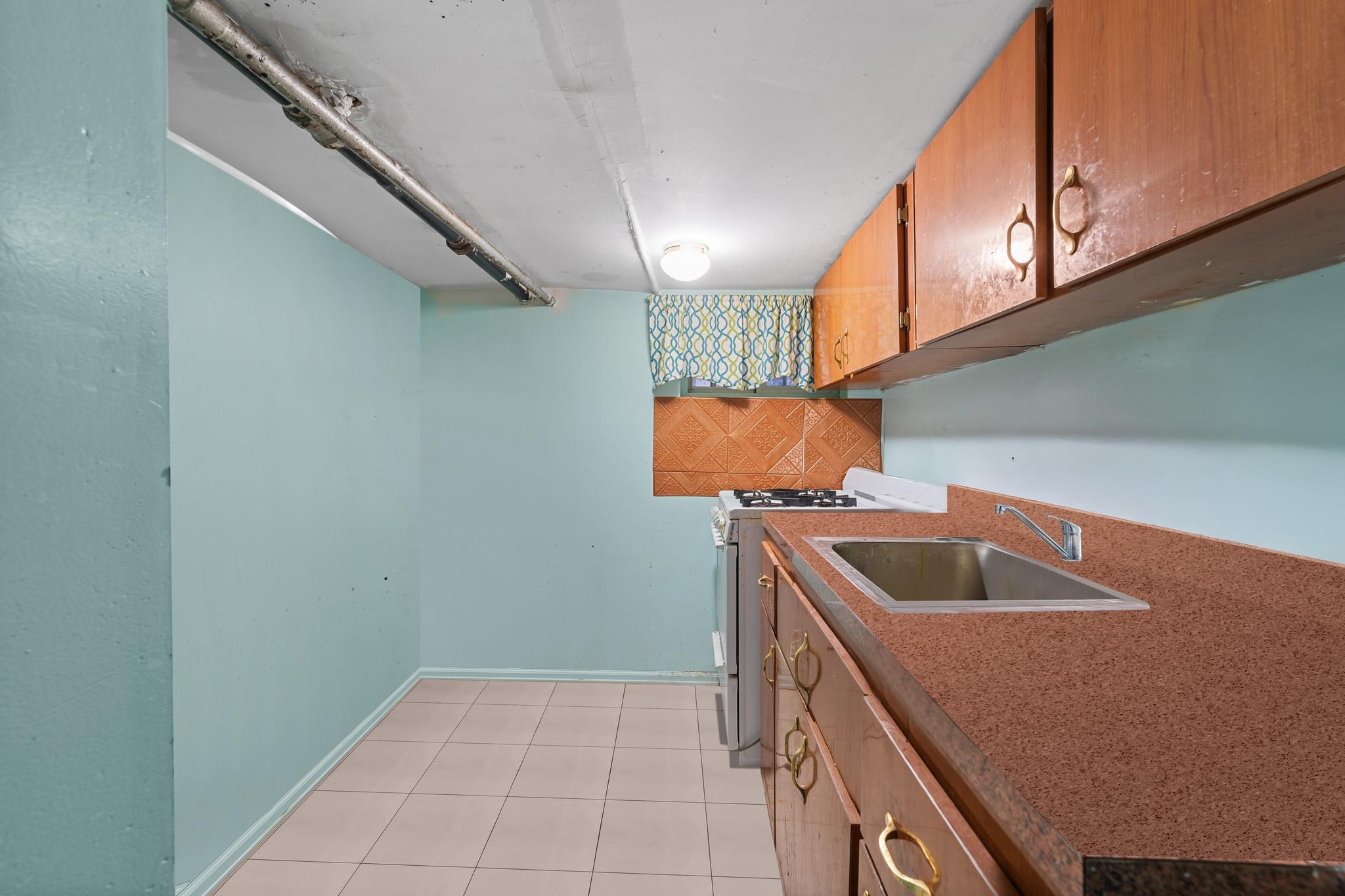Single Family Residence in Springfield Gardens NY 13121 Mathewson Court 27.jpg