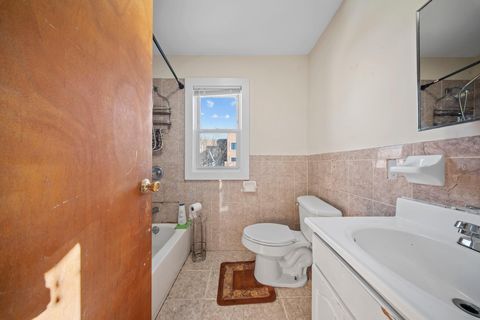 Single Family Residence in Springfield Gardens NY 13121 Mathewson Court 14.jpg