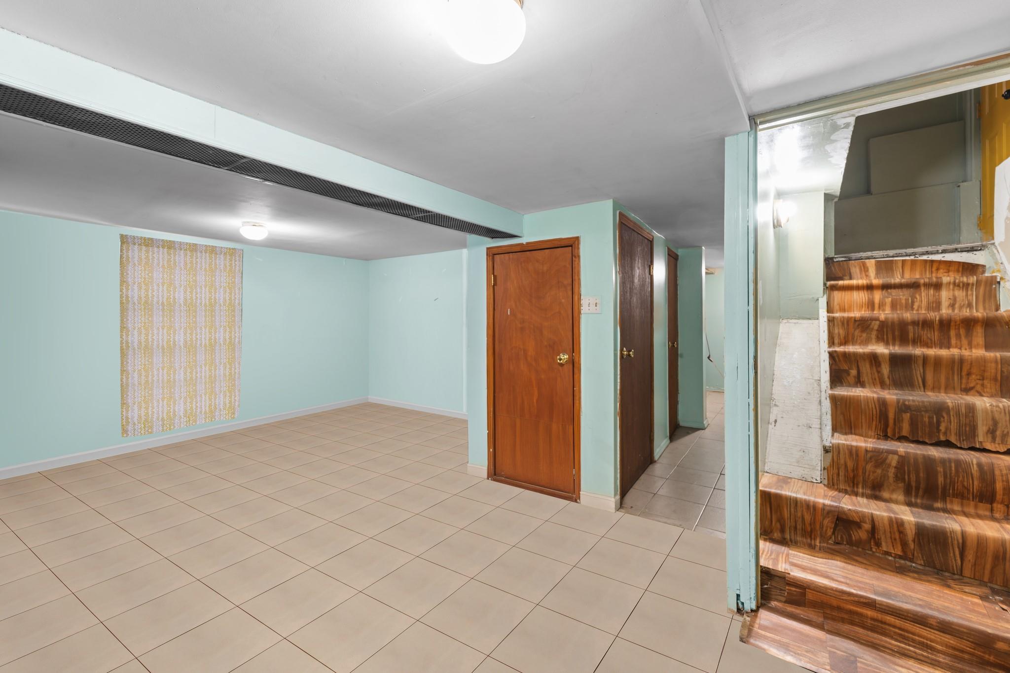 Single Family Residence in Springfield Gardens NY 13121 Mathewson Court 25.jpg