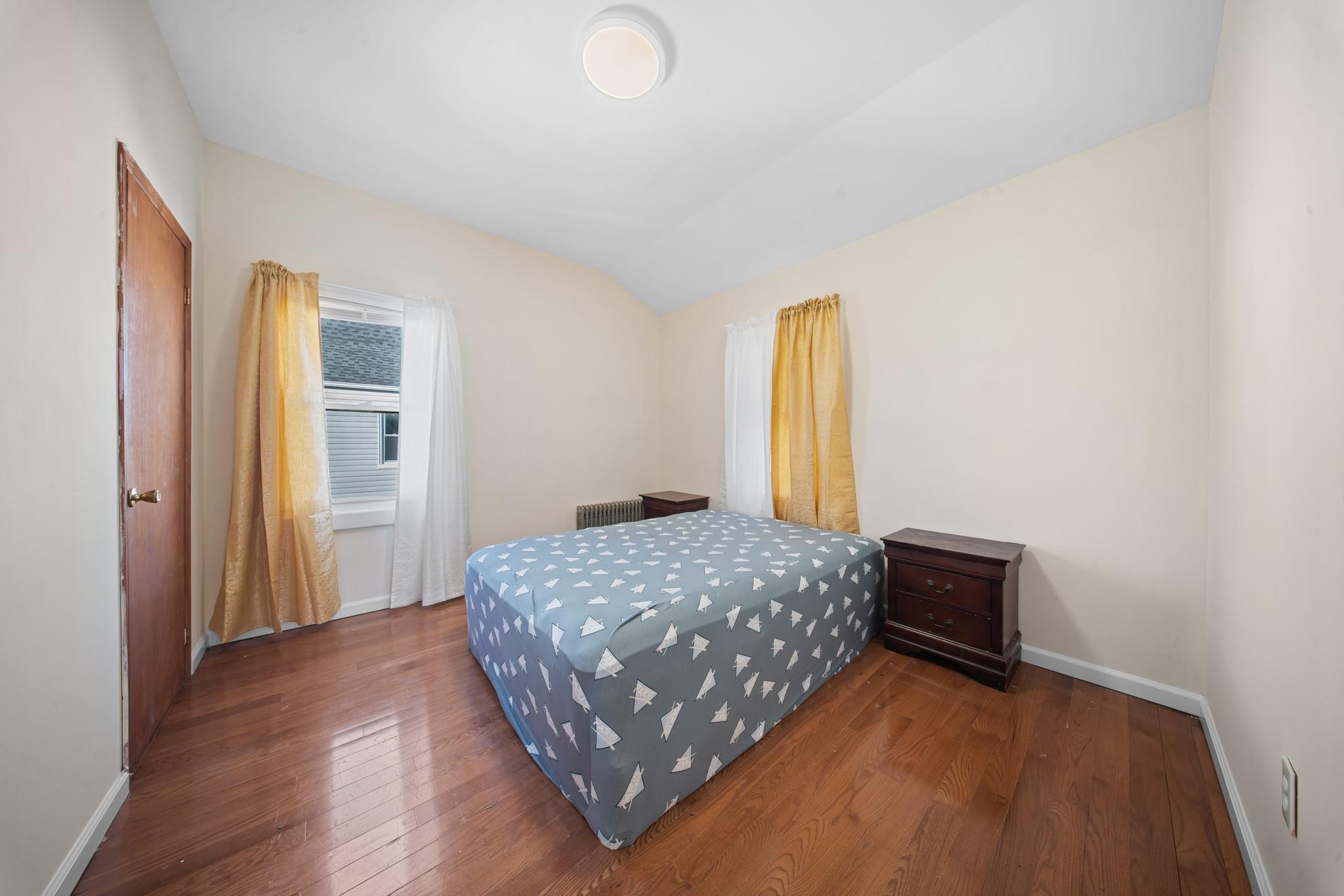 Single Family Residence in Springfield Gardens NY 13121 Mathewson Court 16.jpg