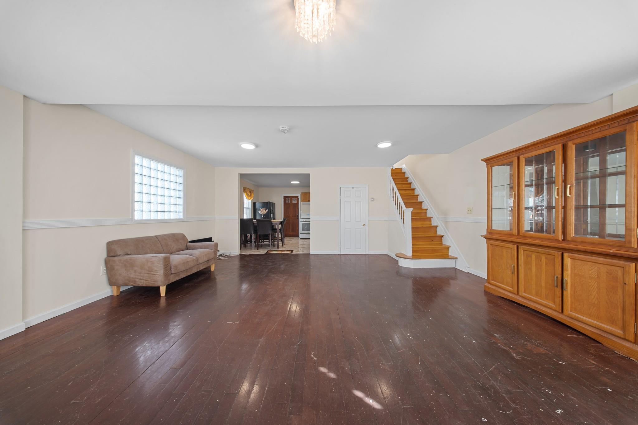 Single Family Residence in Springfield Gardens NY 13121 Mathewson Court 6.jpg
