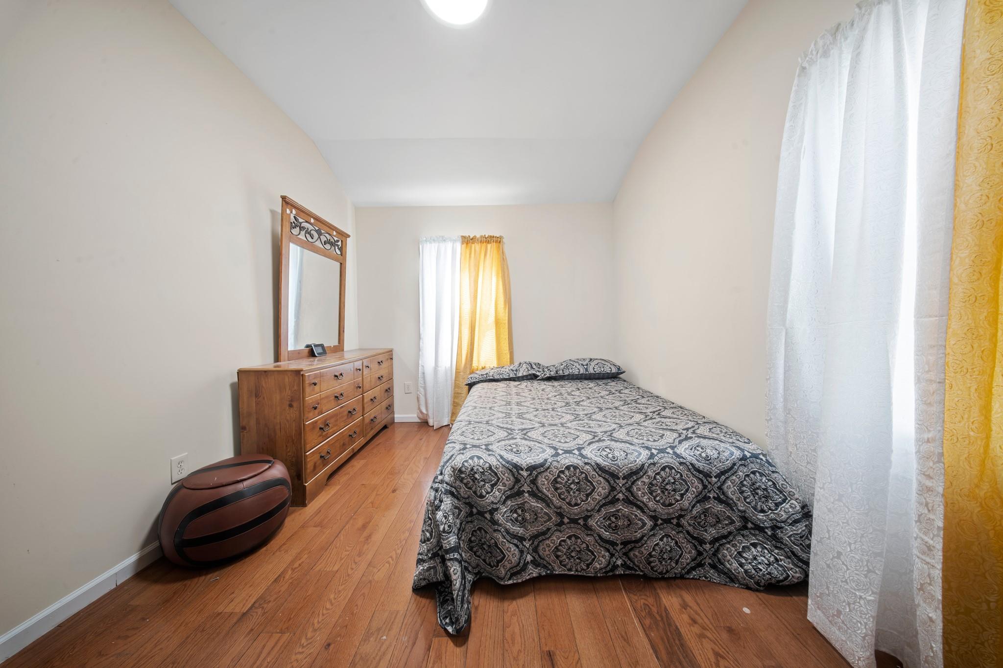 Single Family Residence in Springfield Gardens NY 13121 Mathewson Court 18.jpg