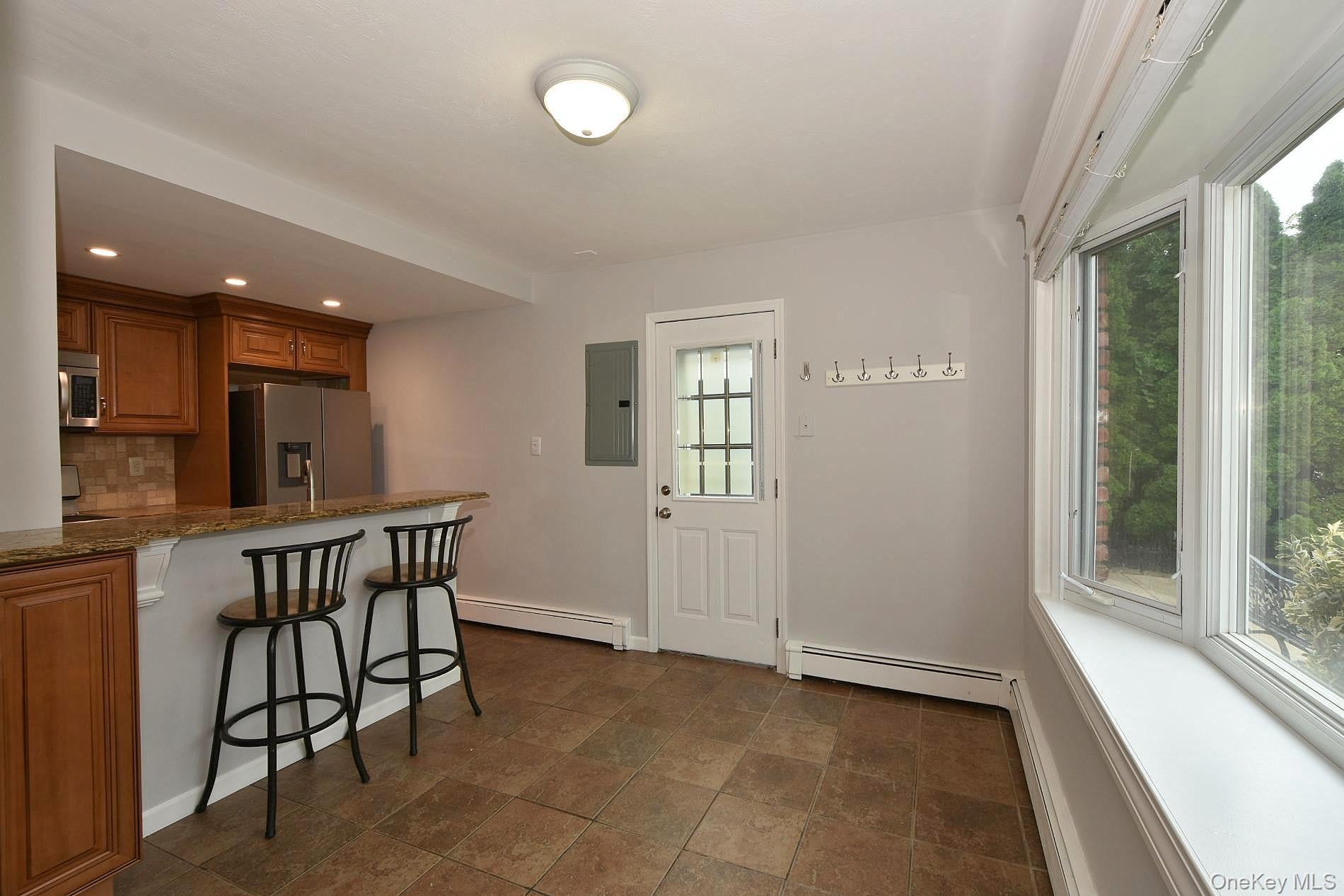 7 Swan Ln, Levittown, NY 11756 photo