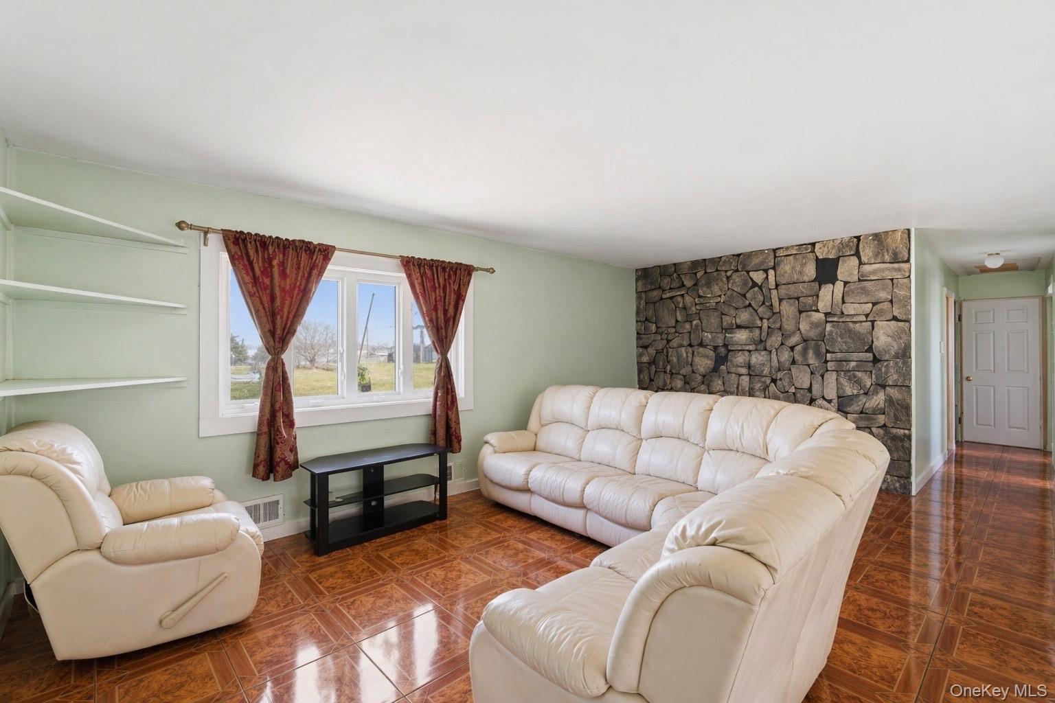 106 Bergold St, Brentwood, NY 11717 photo