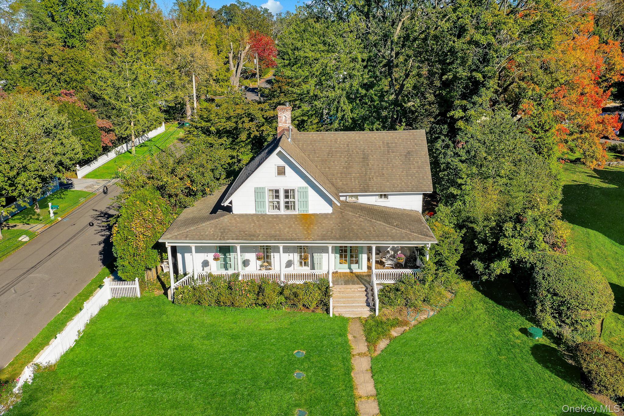45 Shore Rd, East Setauket, NY 11733