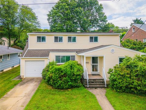 Single Family Residence in Great Neck NY 60 Jayson Avenue.jpg