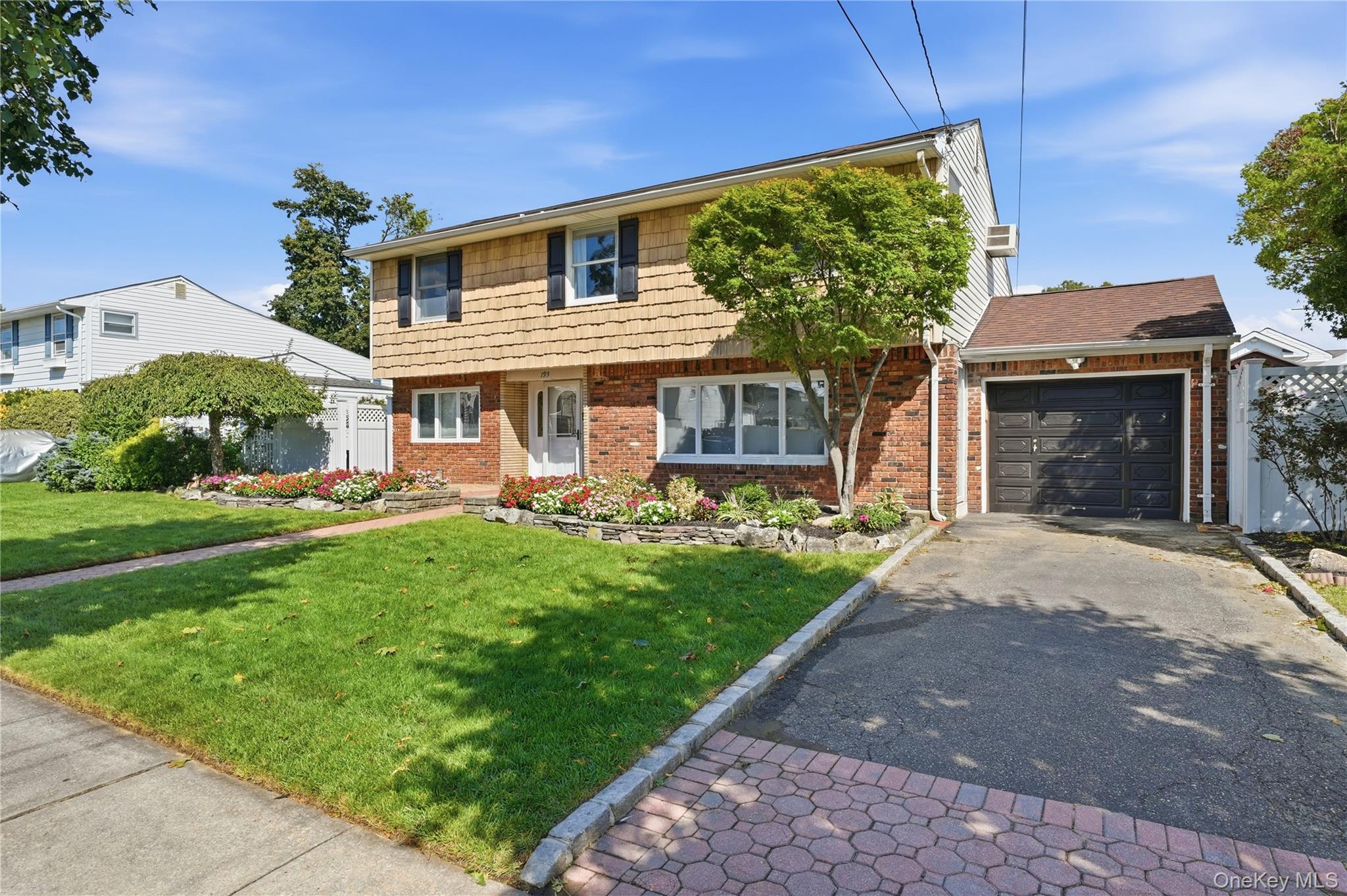 195 N Utica Ave, Massapequa, NY 11758 photo
