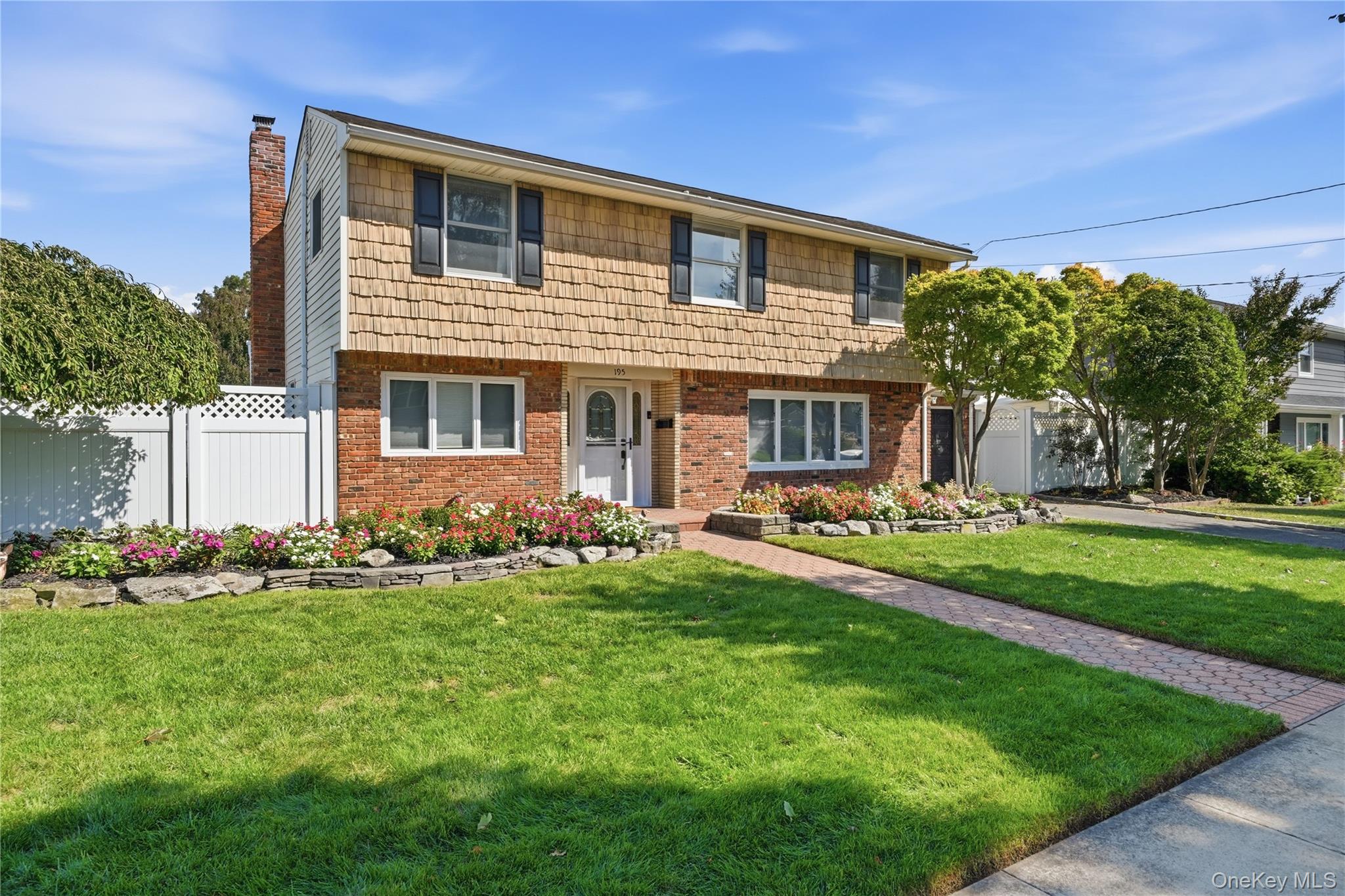195 N Utica Ave, Massapequa, NY 11758 photo