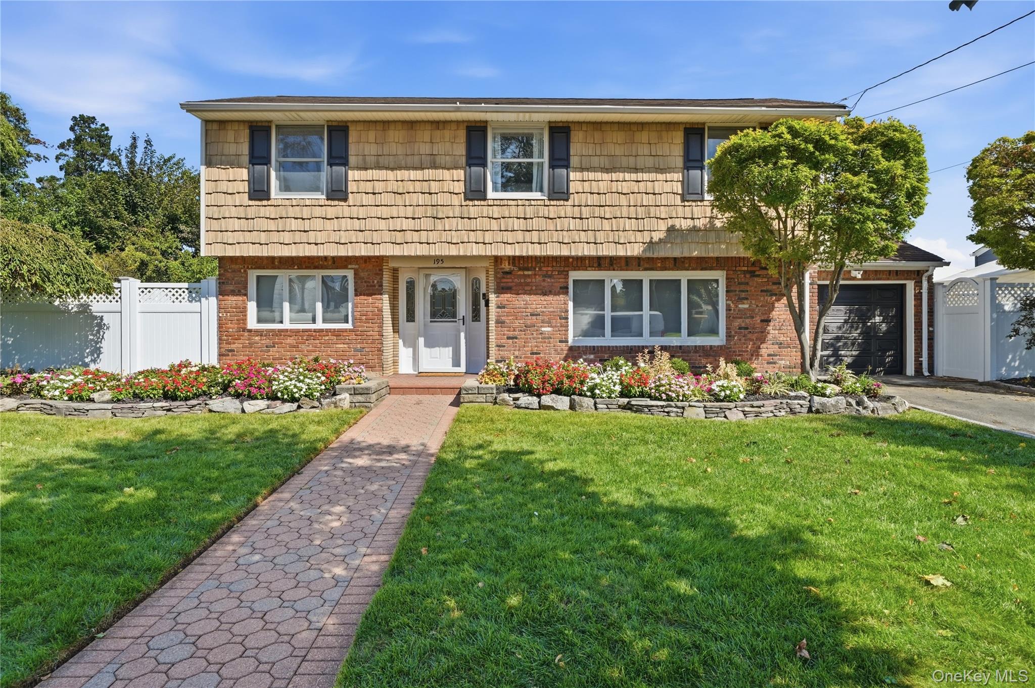 195 Utica Ave, Massapequa, NY 11758
