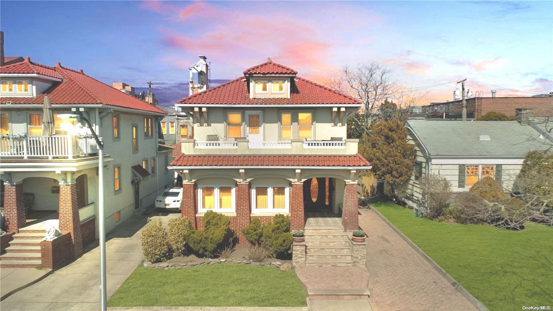 61 Walnut St, Long Beach, NY 11561