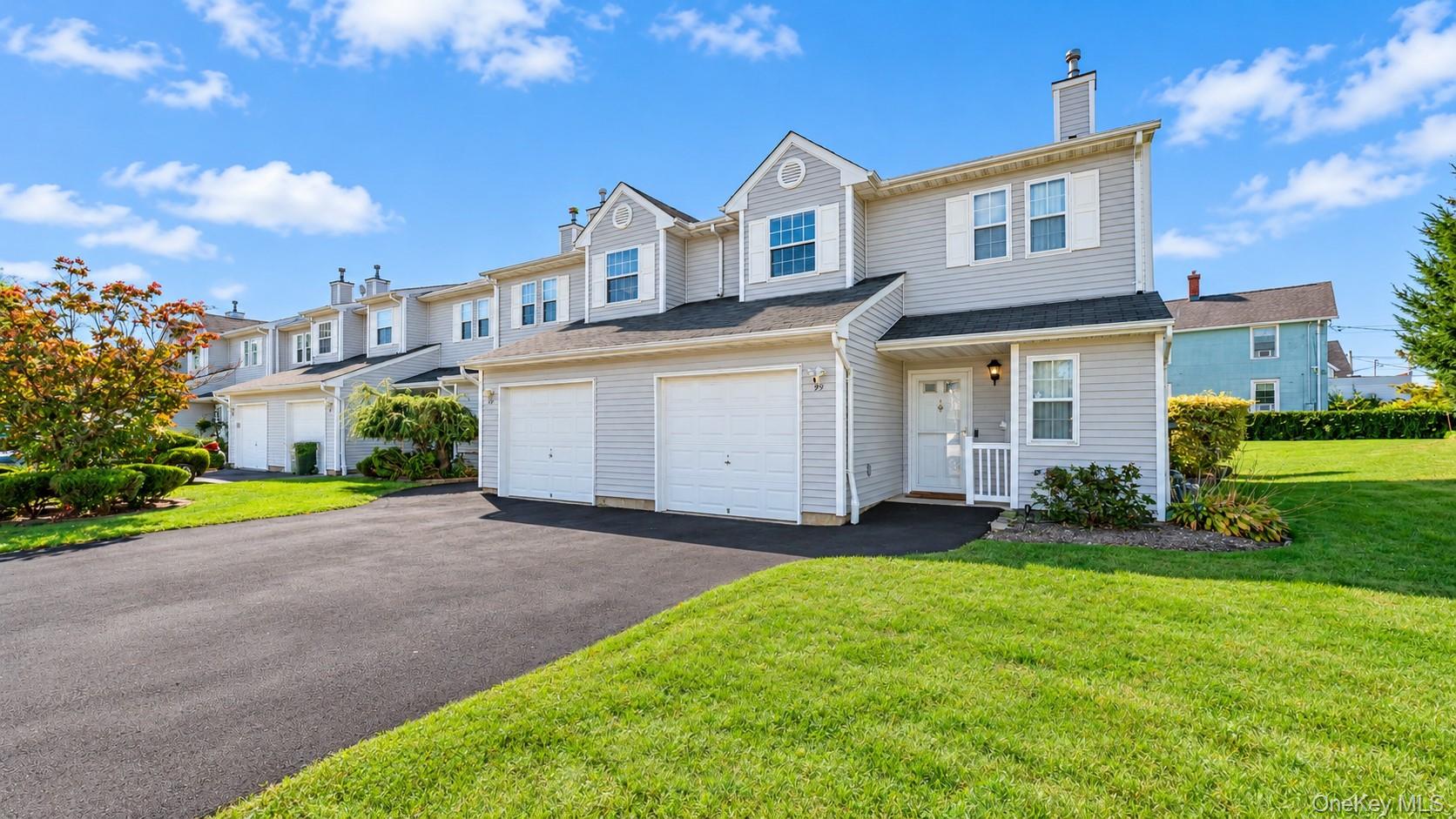 94 Smith Ave, Bay Shore, NY 11706