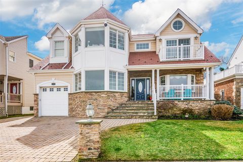 Single Family Residence in Long Beach NY 450 W Bay Drive.jpg