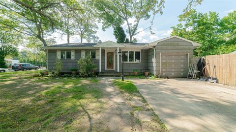 Single Family Residence in Bay Shore NY 1120 Spur Drive.jpg