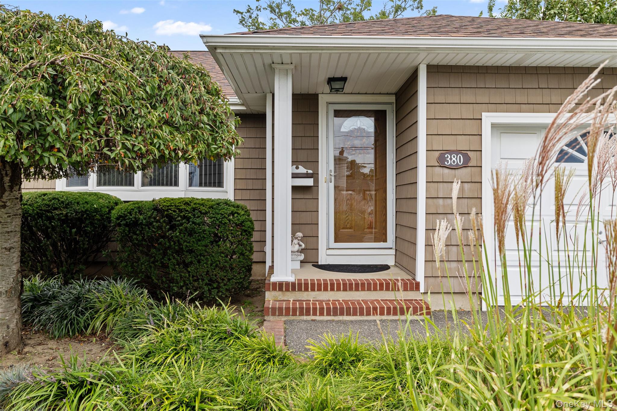 380 N Clinton Ave, Lindenhurst, NY 11757 photo