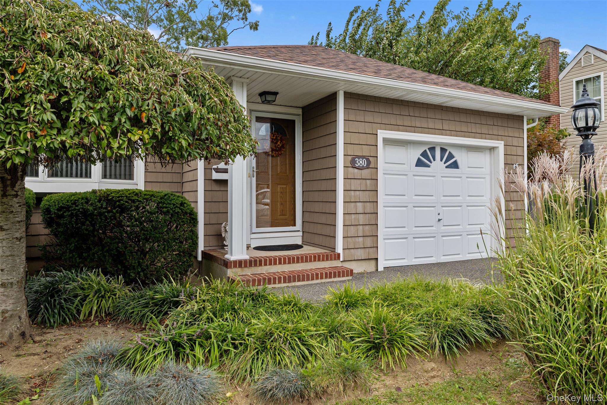 380 N Clinton Ave, Lindenhurst, NY 11757 photo