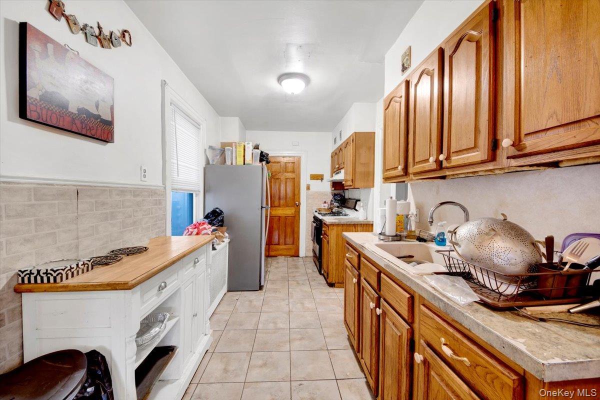 2849 E 195th St, Bronx, NY 10461 photo