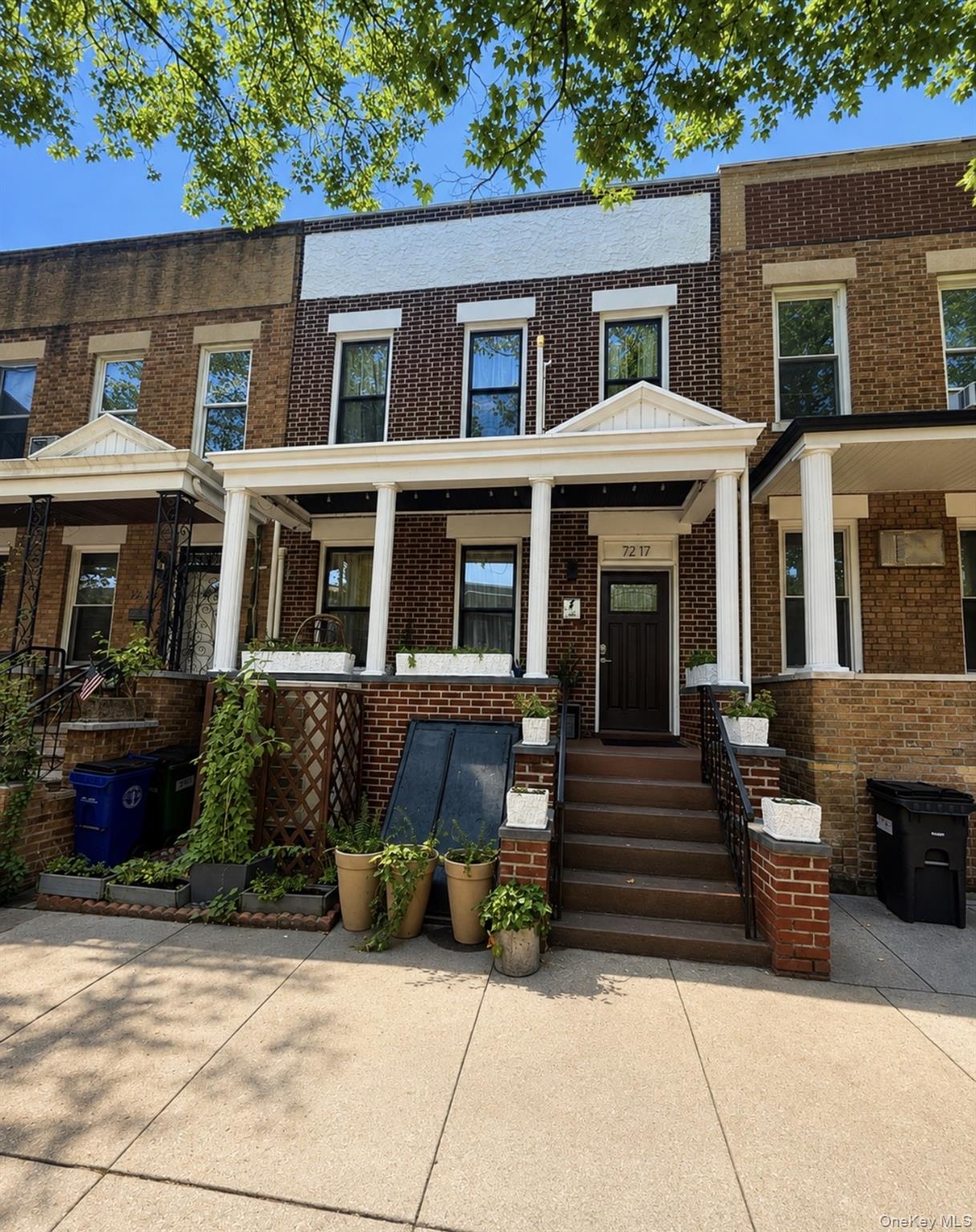 7217 67th Pl, Glendale, NY 11385