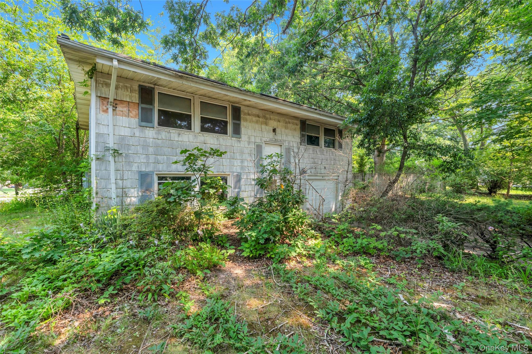 41 Arrowhead Ln, East Setauket, NY 11733 photo
