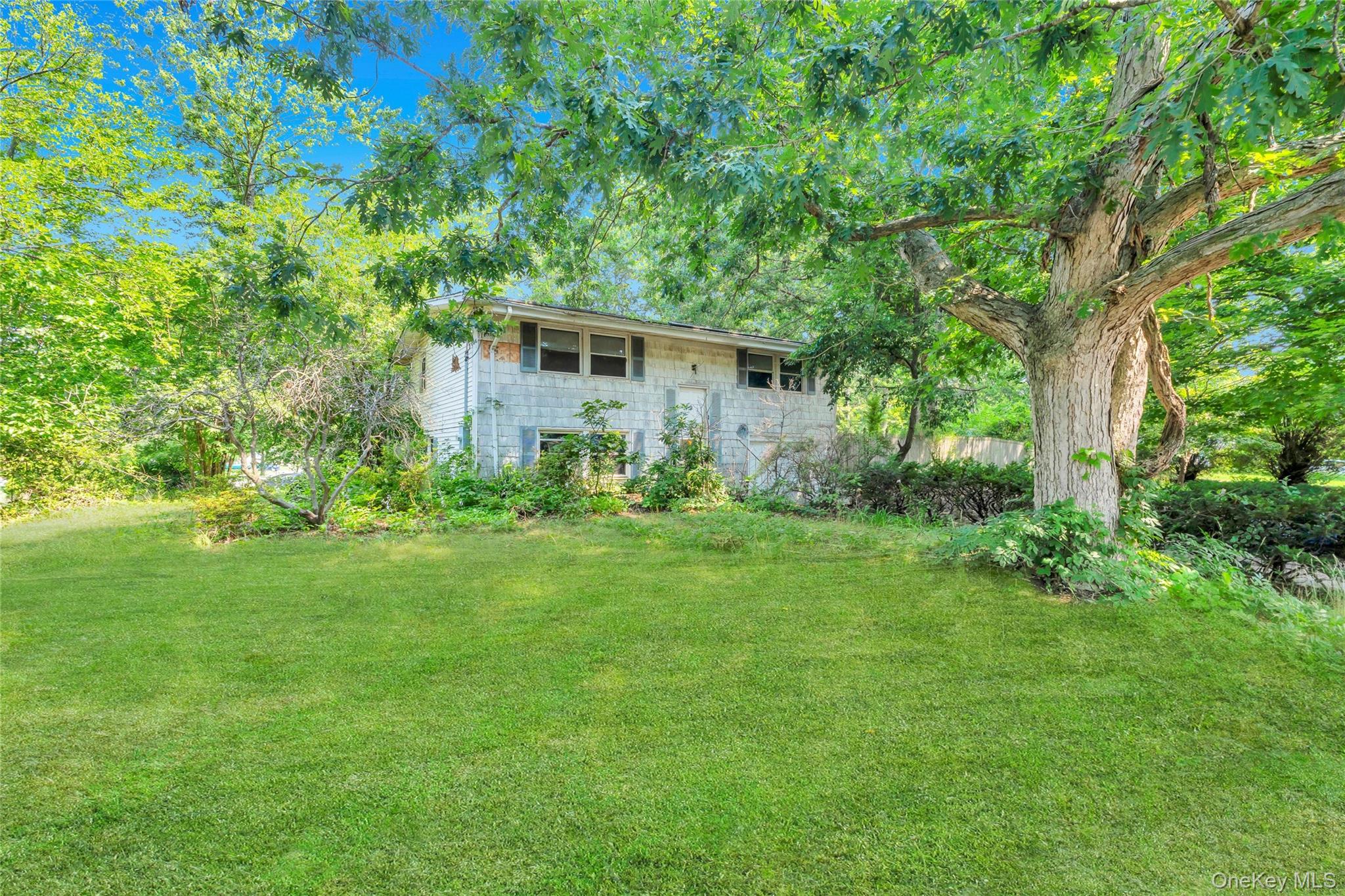 41 Arrowhead Ln, East Setauket, NY 11733 photo