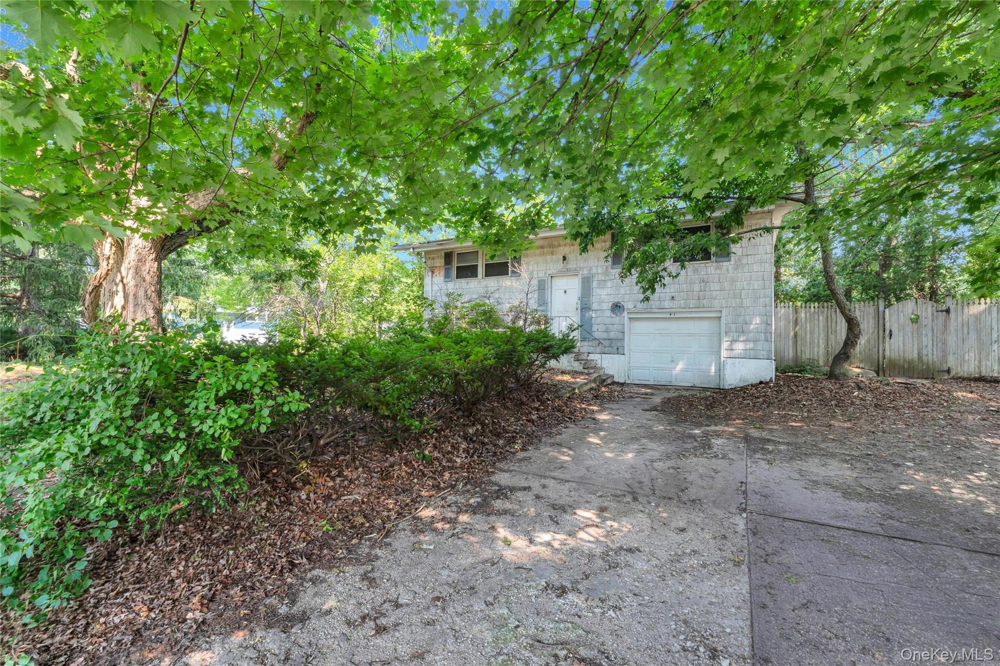 41 Arrowhead Ln, East Setauket, NY 11733 photo