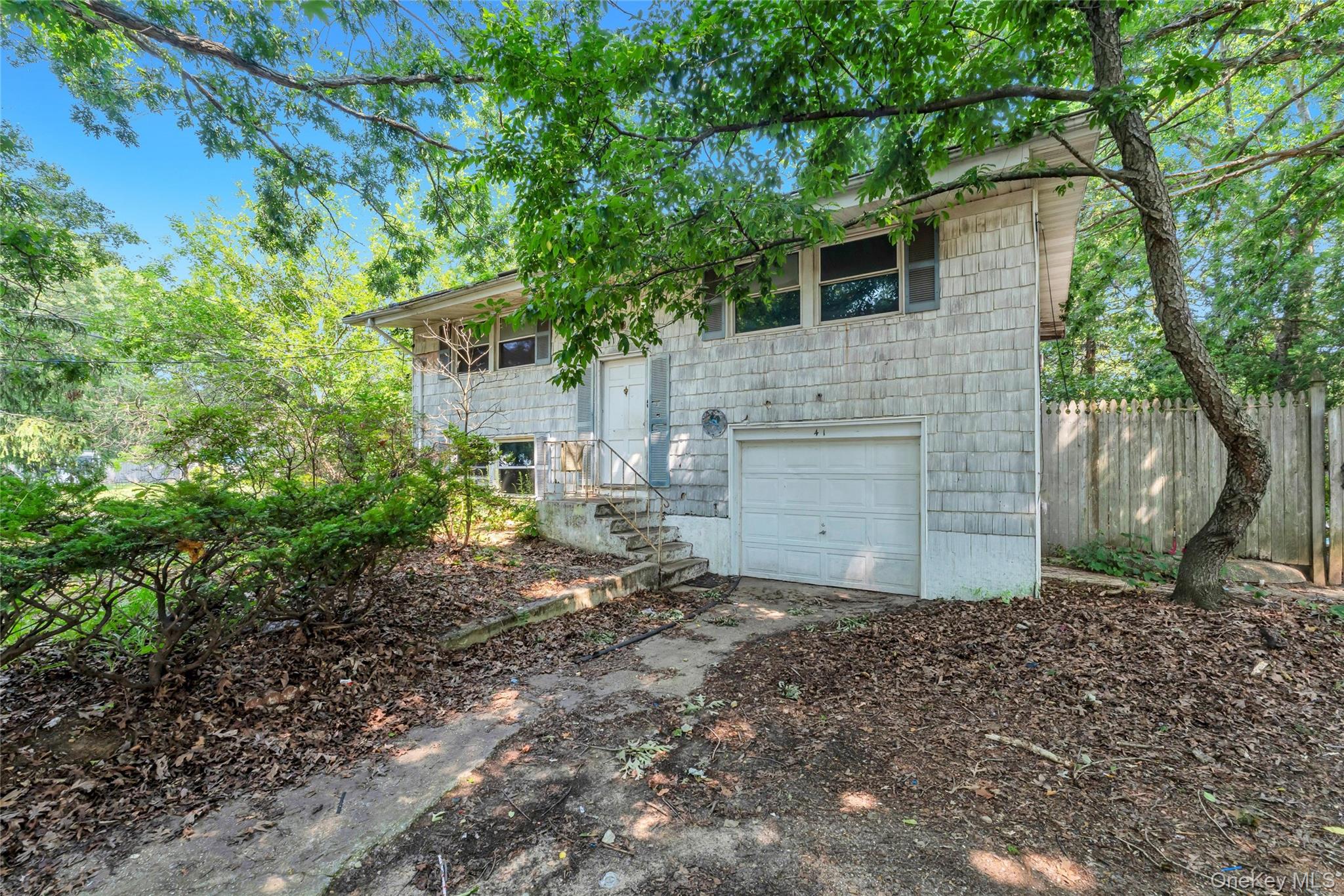 41 Arrowhead Ln, East Setauket, NY 11733 photo