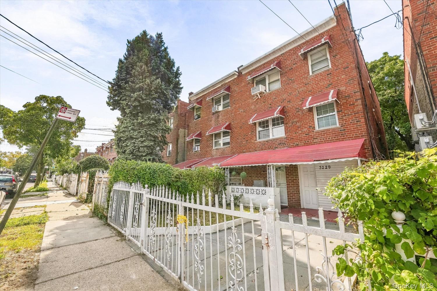 3229 Lurting Ave, Bronx, NY 10469 photo