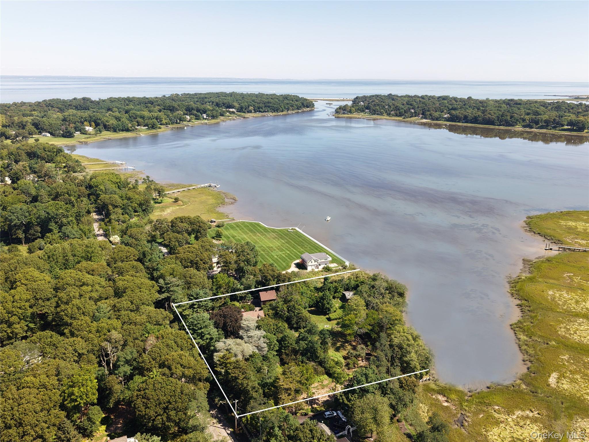 75 Field Rd, East Setauket, NY 11733