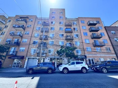 Condominium in Flushing NY 43-18 robinson St #7C.jpg