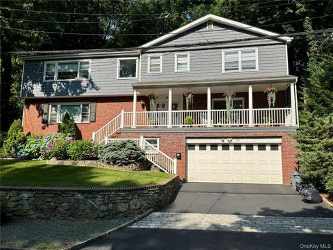 Single Family Residence in Bronxville NY 43 Wildway.jpg