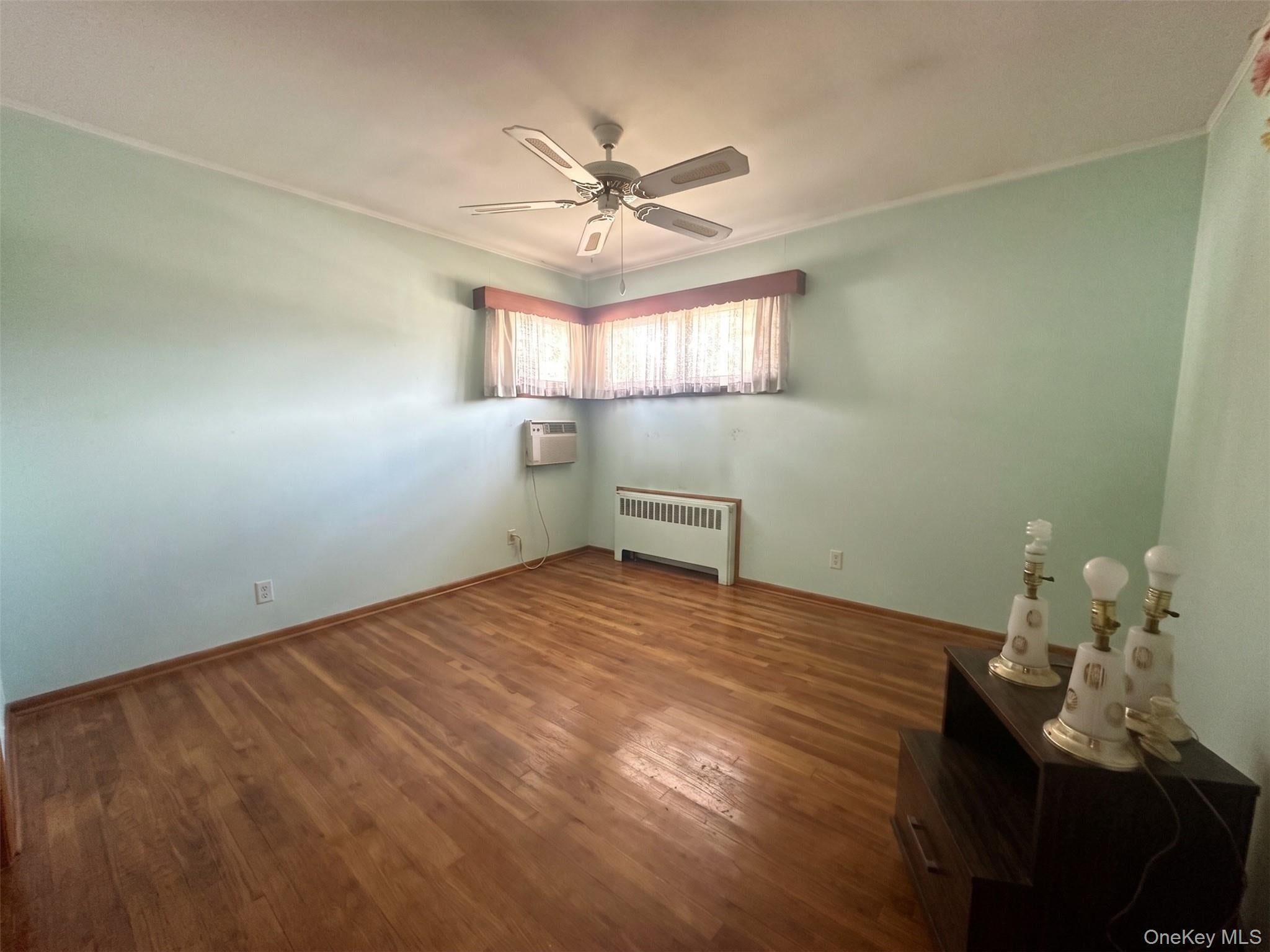 124 Westwood Rd, Massapequa Park, NY 11762 photo