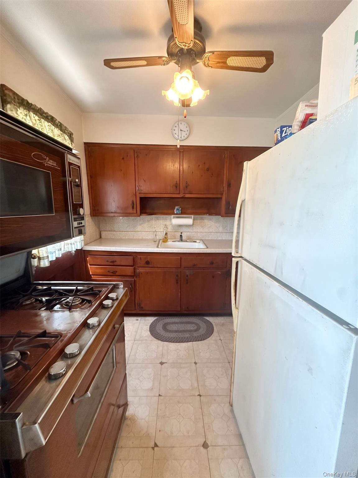 124 Westwood Rd, Massapequa Park, NY 11762 photo