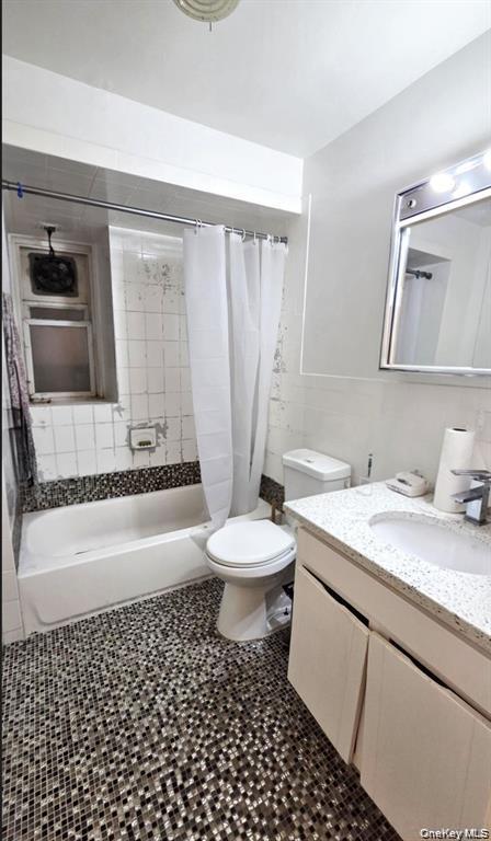 2555 97th St, East Elmhurst, NY 11369 photo