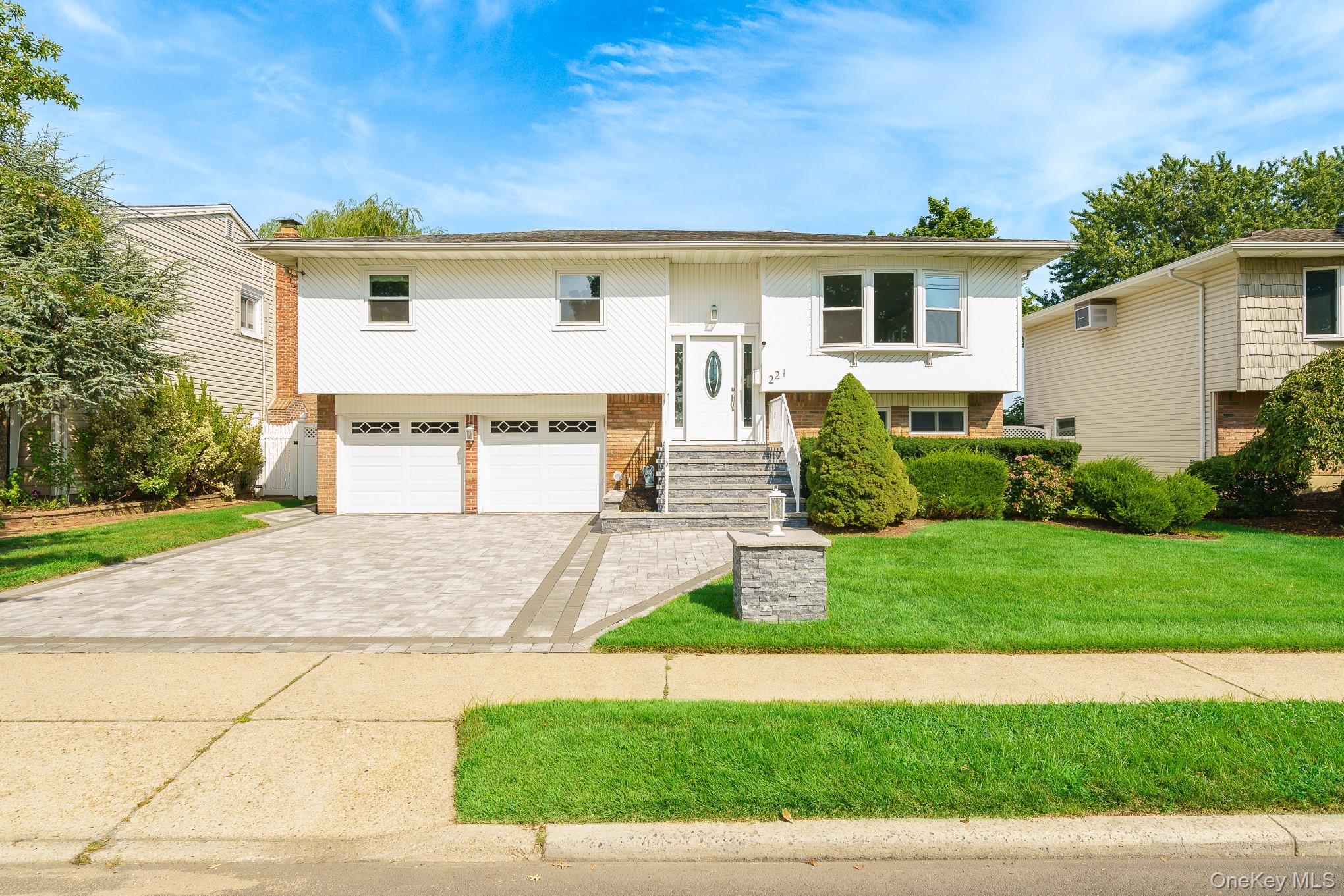 221 Roosevelt Ave, Massapequa Park, NY 11762