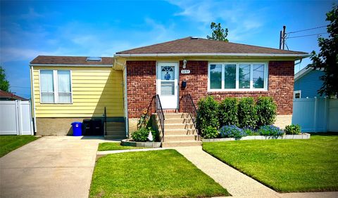 Single Family Residence in Oceanside NY 3297 Elliott Boulevard.jpg