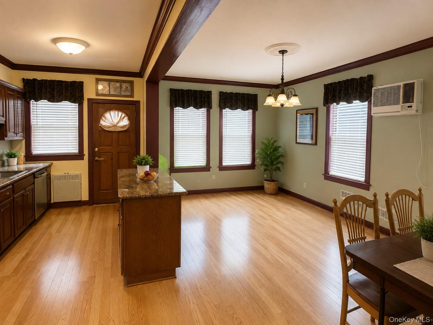 10441 92nd Ave, Richmond Hill, NY 11418 photo