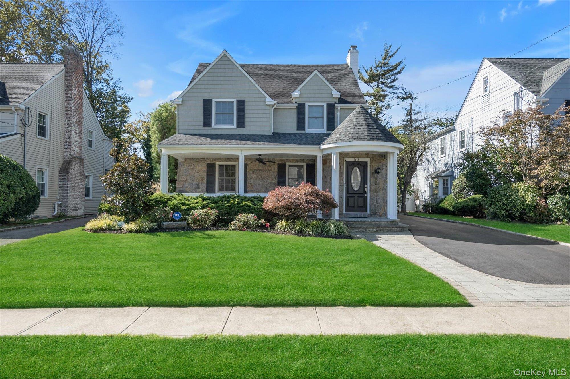 53 Murdock Rd, Lynbrook, NY 11563