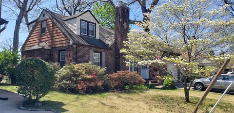 Single Family Residence in West Hempstead NY 423 Coolidge Street.jpg