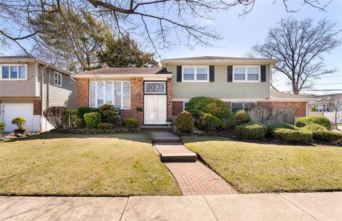 Single Family Residence in Baldwin Harbor NY 3021 Ann Street.jpg