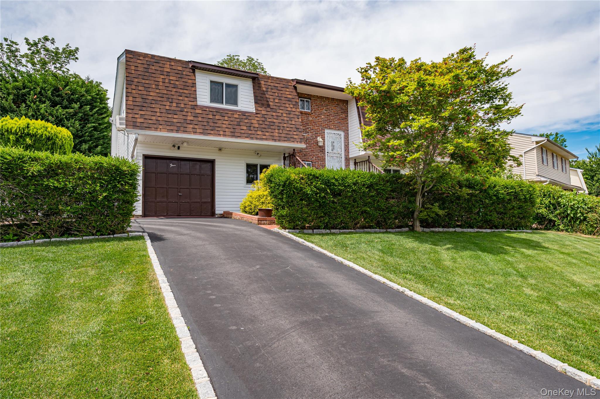 4 Bowman Ln, Kings Park, NY 11754