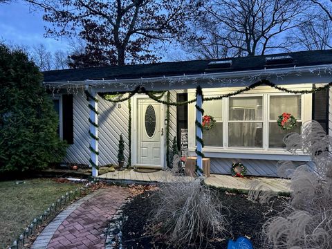 Single Family Residence in Brookhaven NY 8 Henry  Street St.jpg