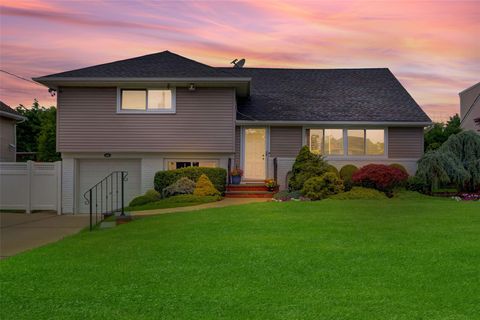 Single Family Residence in Oceanside NY 318 W Cortland Avenue.jpg